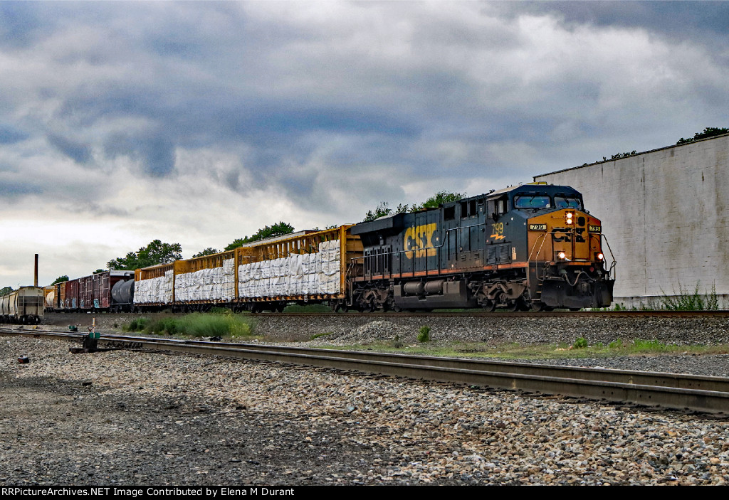 CSX 799 on M-403